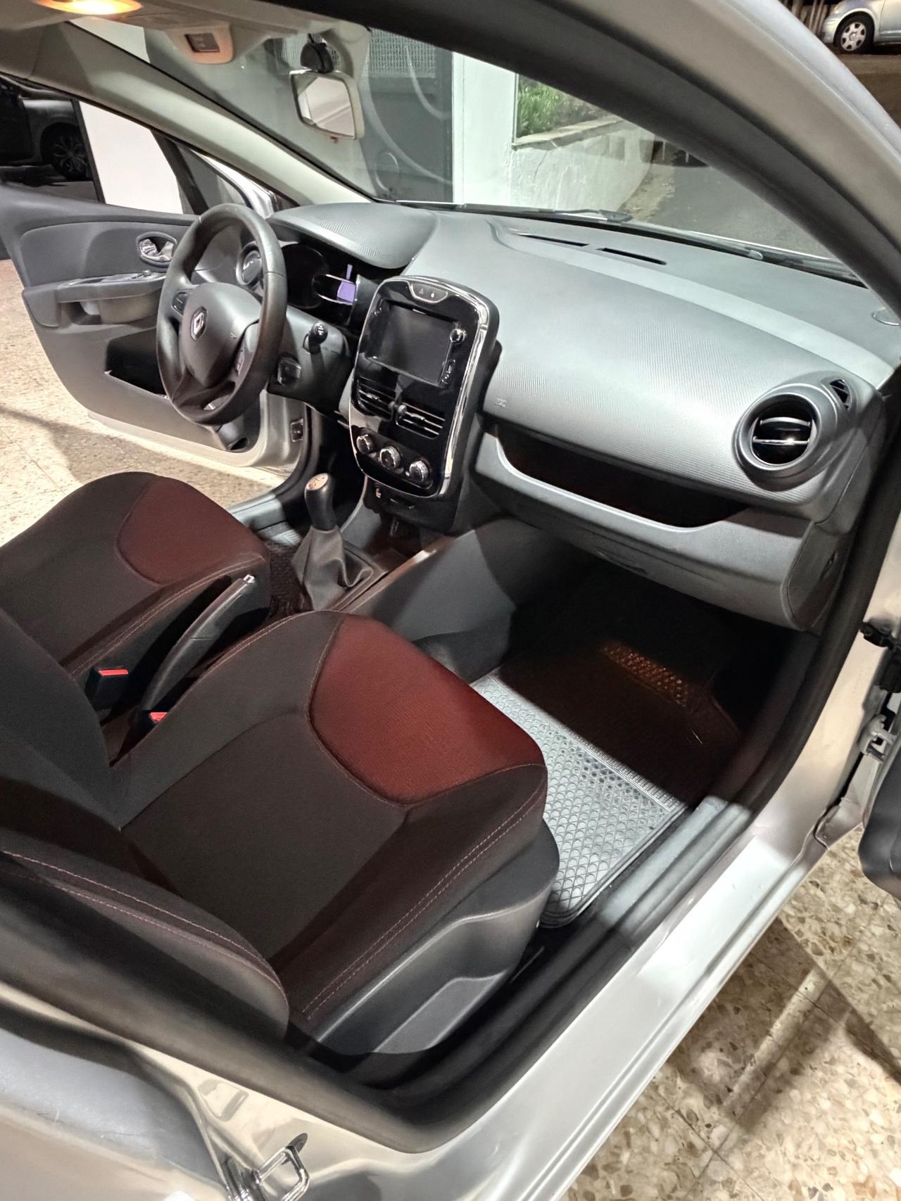 Renault Clio 1.2 75CV 5 porte Neopatentati