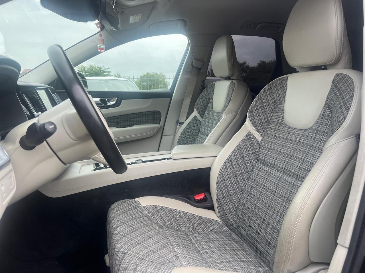 Volvo XC 60 XC60 B4 (d) AWD Geartronic R-design