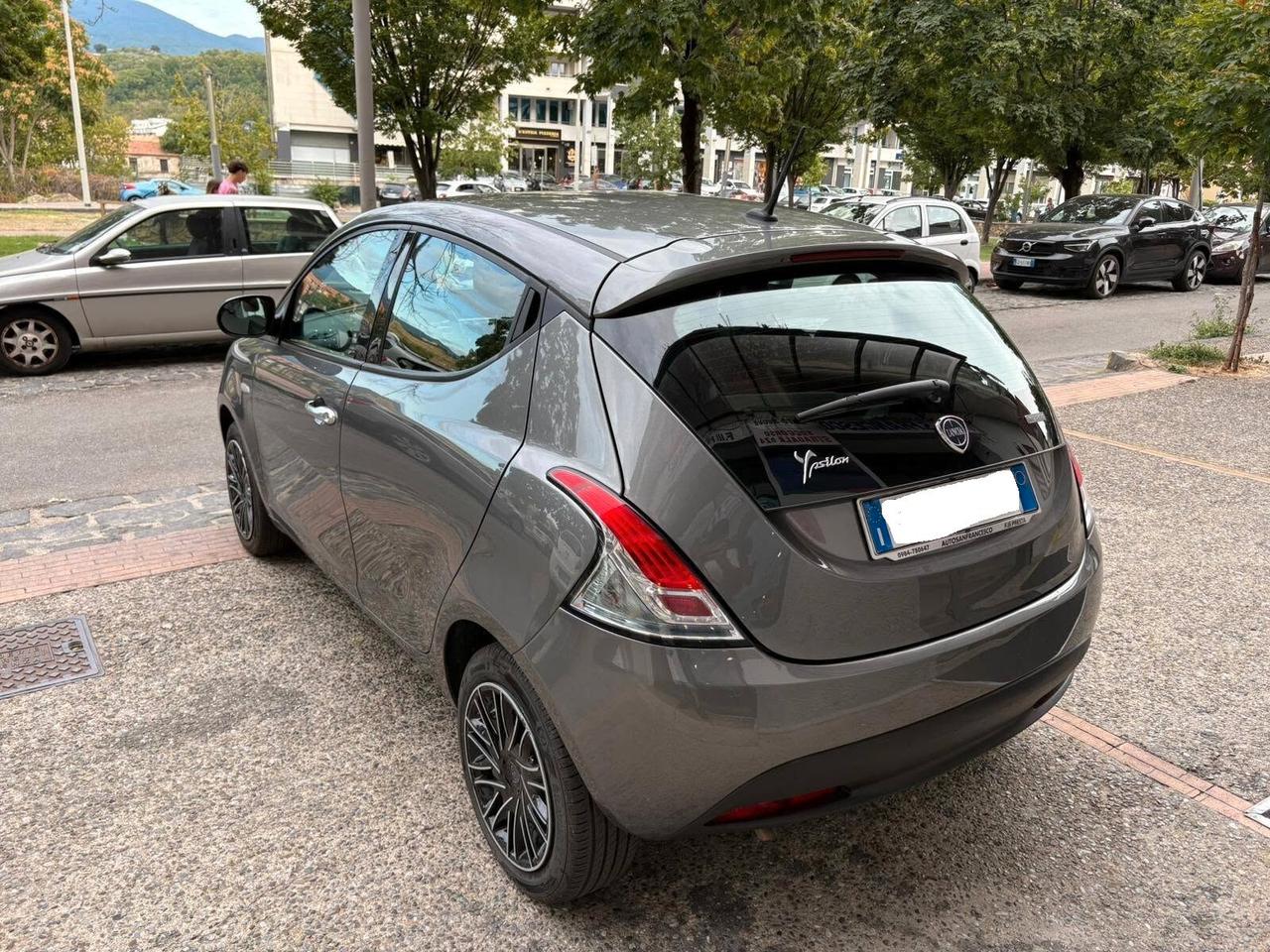 Lancia Ypsilon 1.0 Hybrid Silver - 12/22