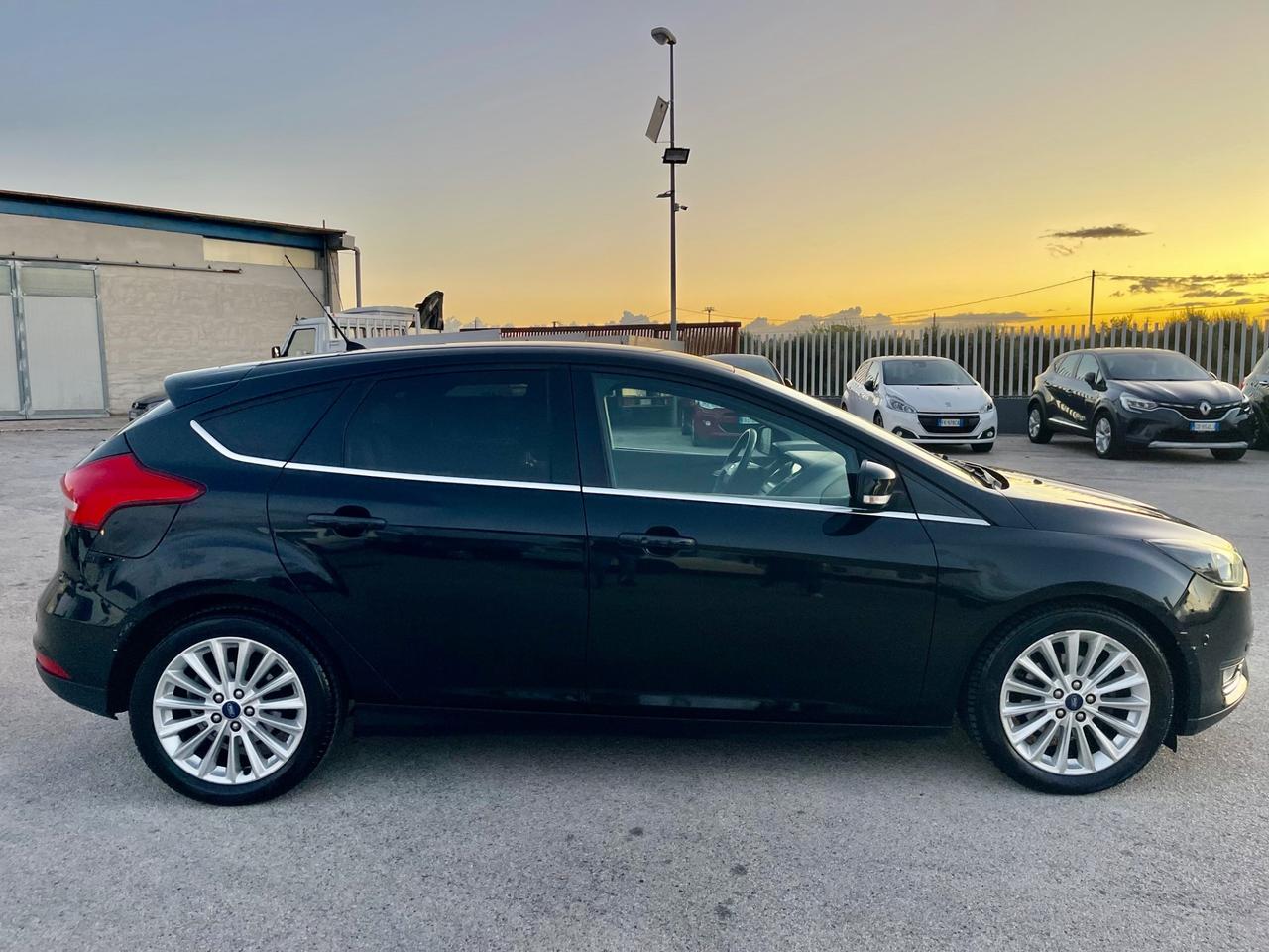 FORD FOCUS 1.0 125CV BERLINA TITANIUM FULL LED
