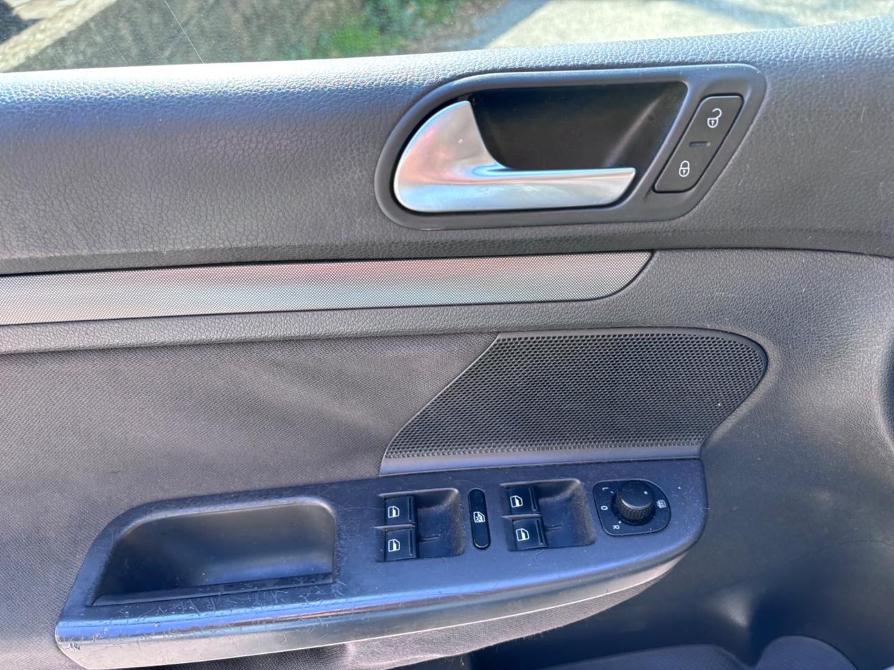 Volkswagen Golf 1.6 16V FSI 5p. Sportline