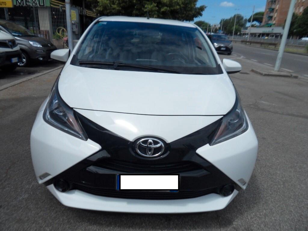 Toyota Aygo 1.0 VVT-i 69 CV 5 porte x-business MMT