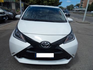 Toyota Aygo 1.0 VVT-i 69 CV 5 porte x-business MMT