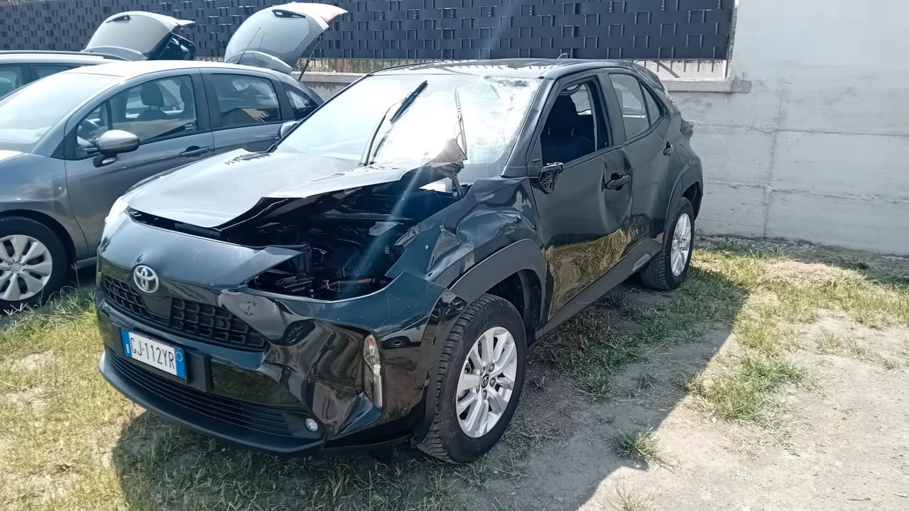 Toyota Yaris Cross 1.5 Hybrid 5p. E-CVT Active SINISTRATA