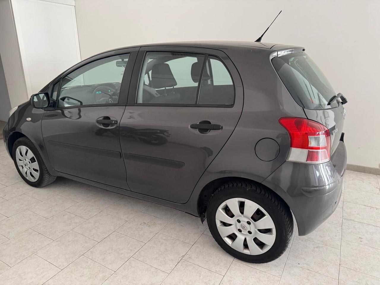 Toyota Yaris 1.0 5 porte Sol