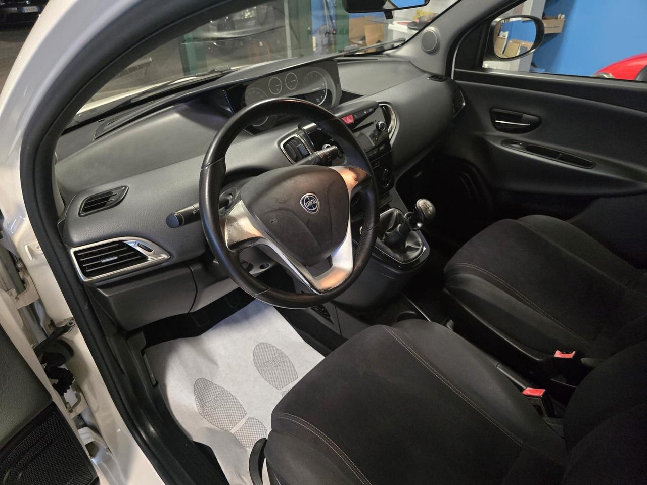 Lancia Ypsilon 1.2 69 CV 5 porte Platinum
