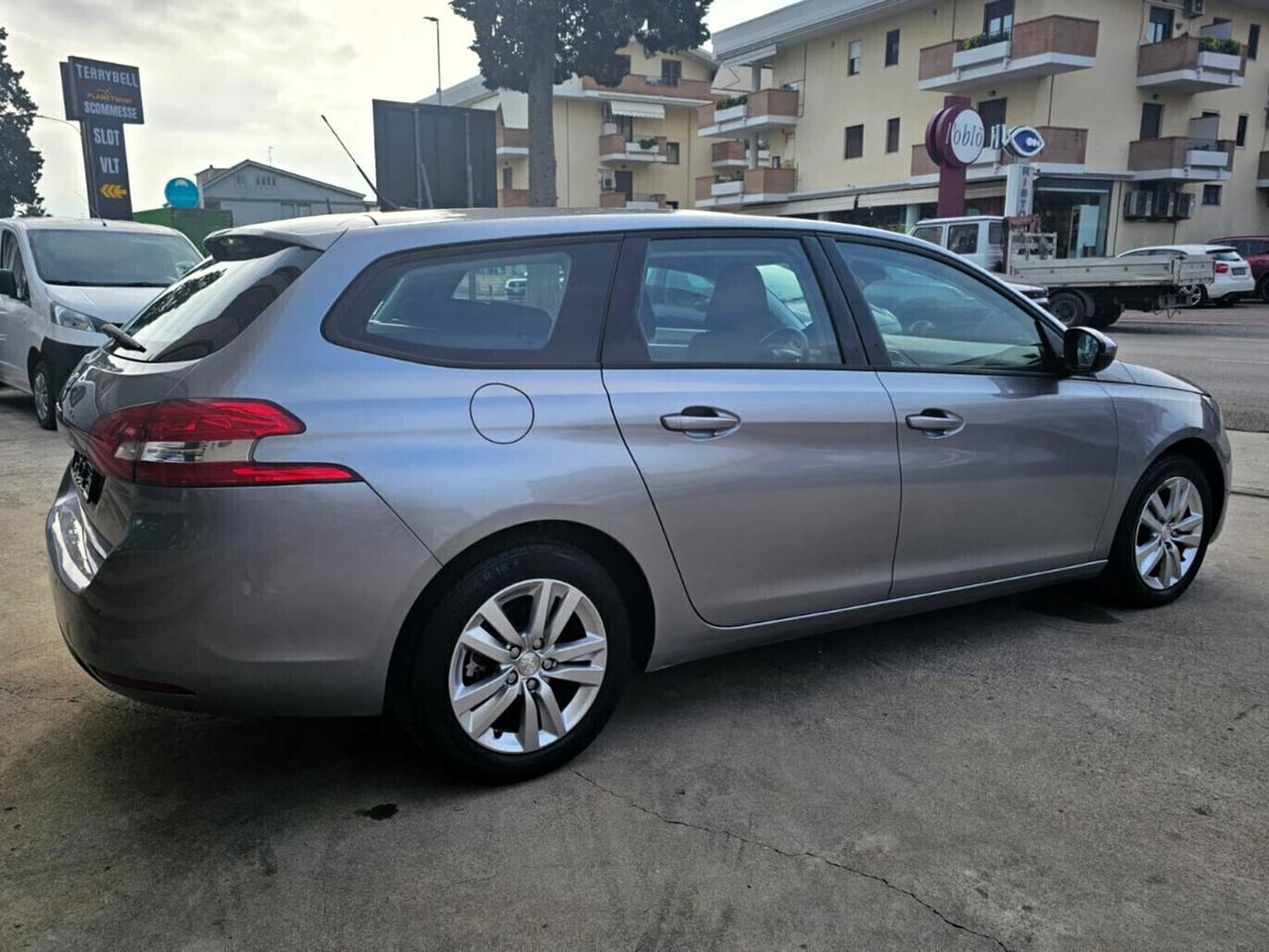 Peugeot 308 BlueHDi 120 EAT6 SW Business