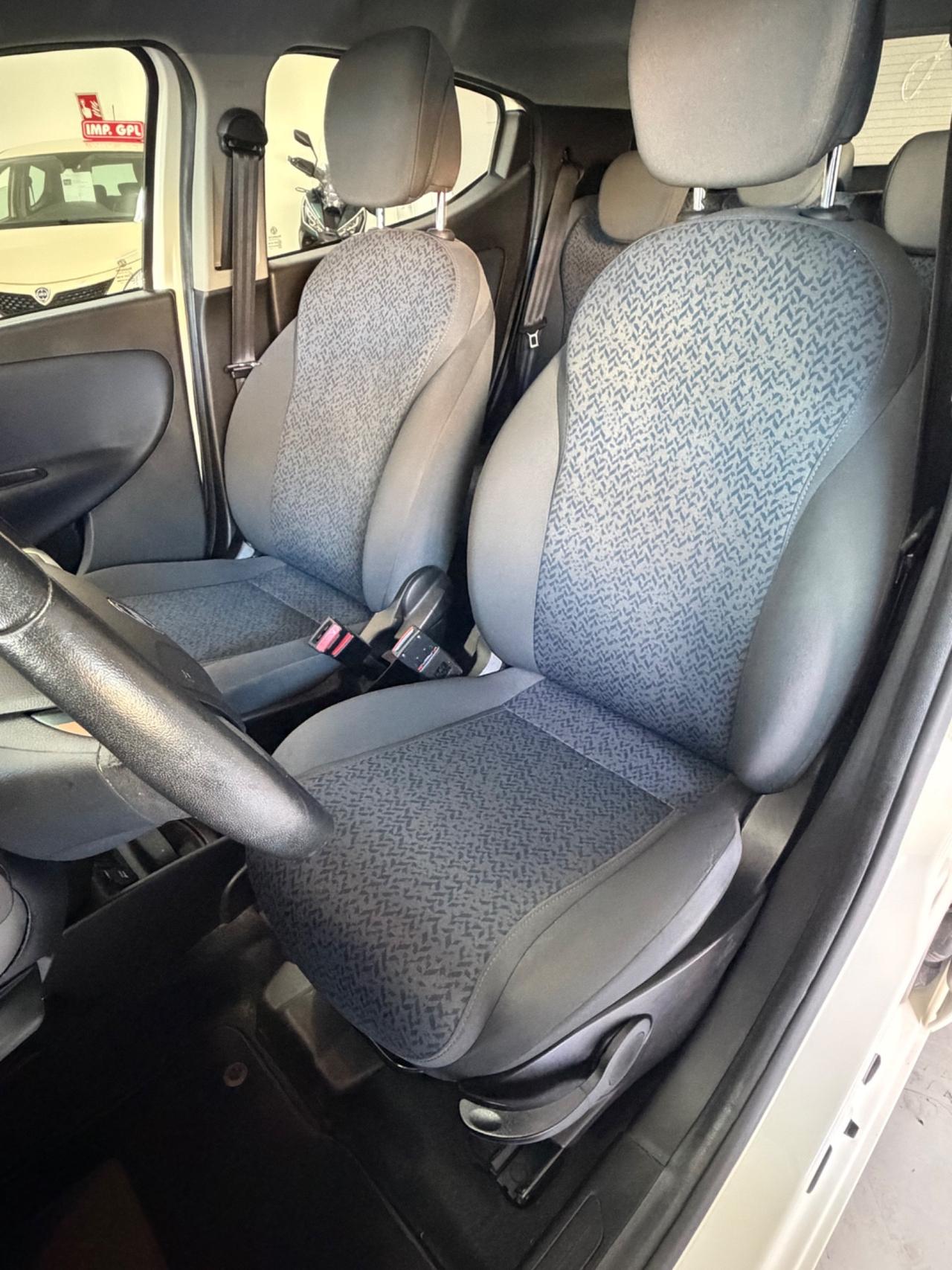 Lancia Ypsilon 1.0 Hibrid GPL