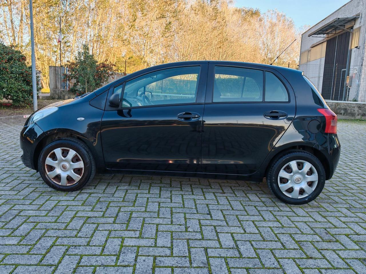 Toyota Yaris 1.0 5 porte Sol