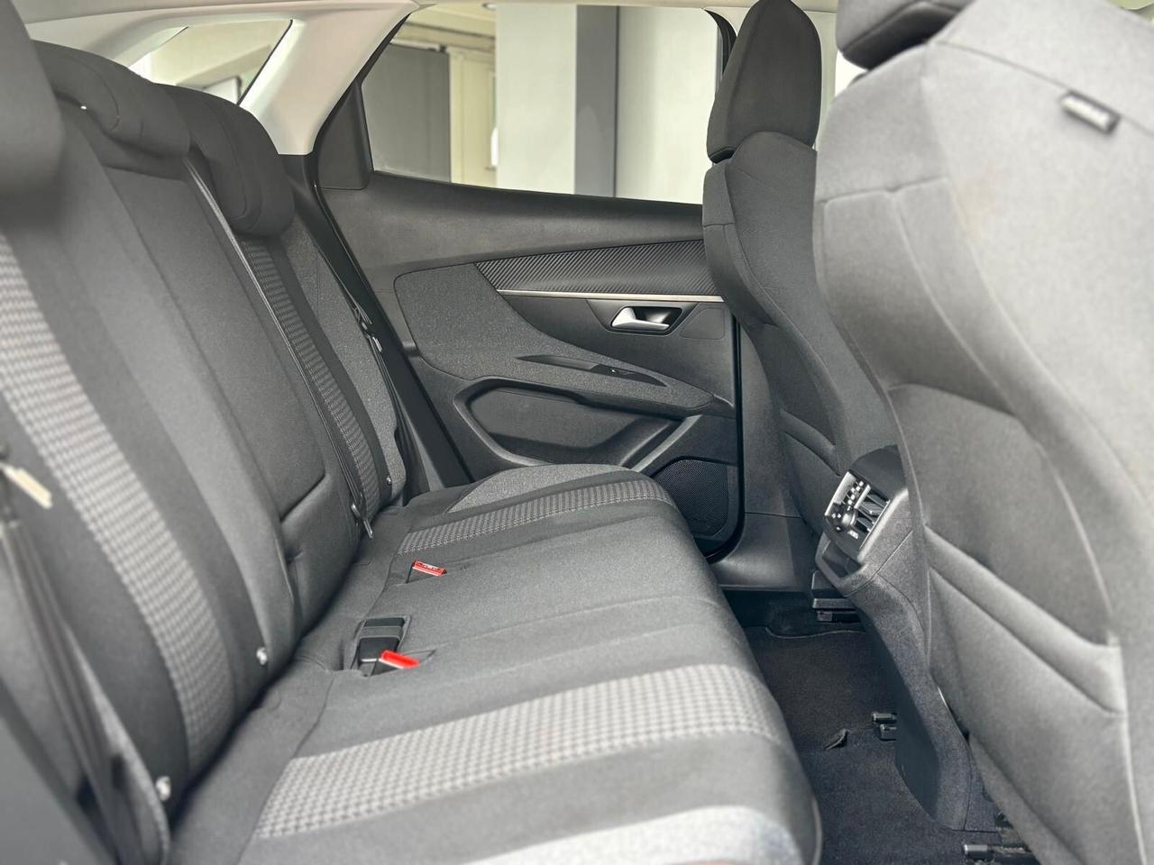 Peugeot 3008 BlueHDi 130 S&S Active