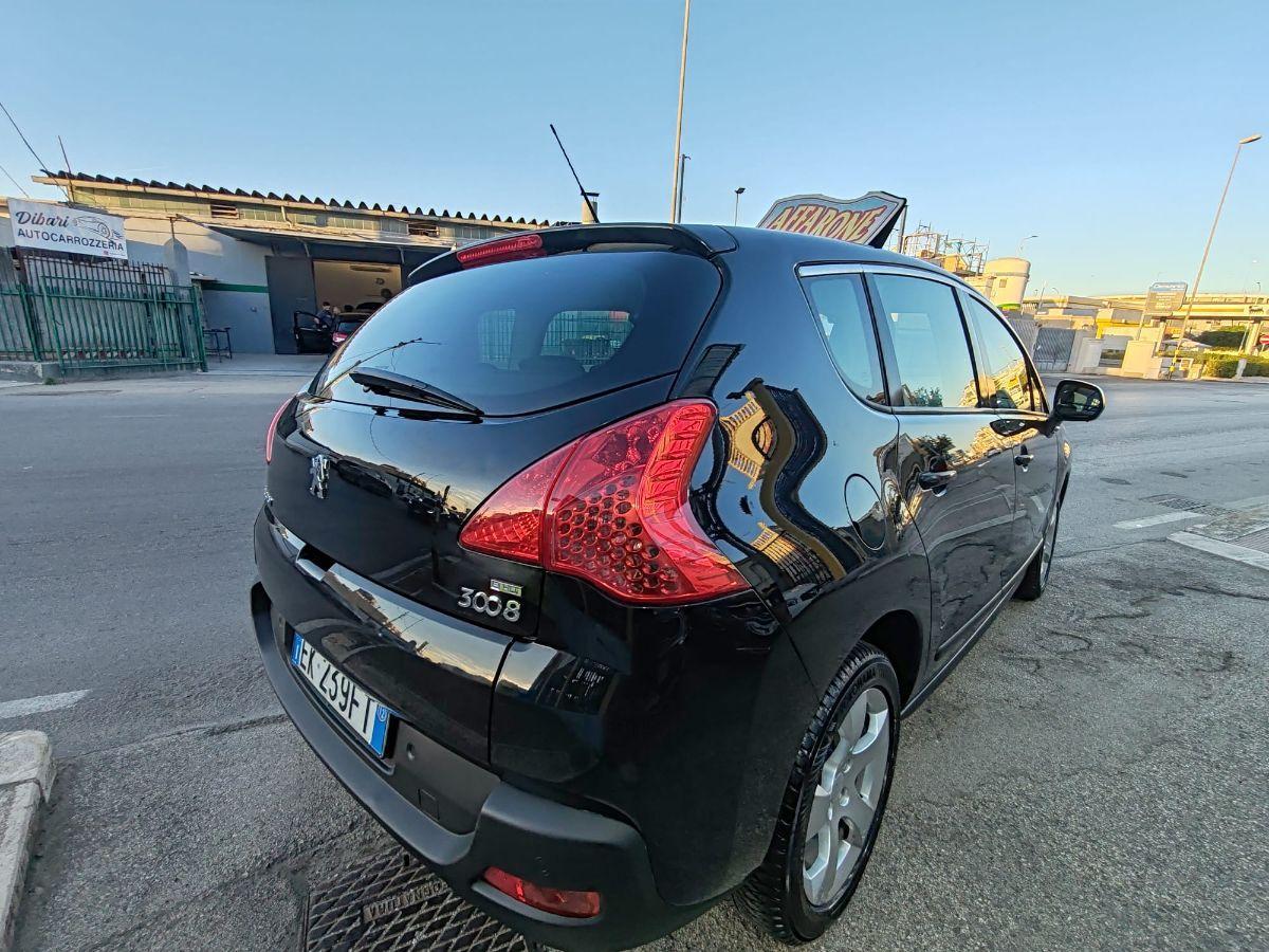 PEUGEOT 3008 1.6 e-HDi 112 aut. Premium 2012