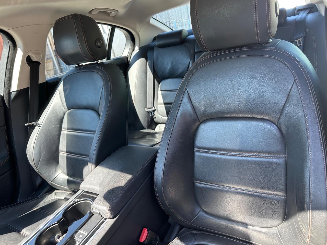 Jaguar XE 2.0 D Turbo aut. Pure PELLE NAVI