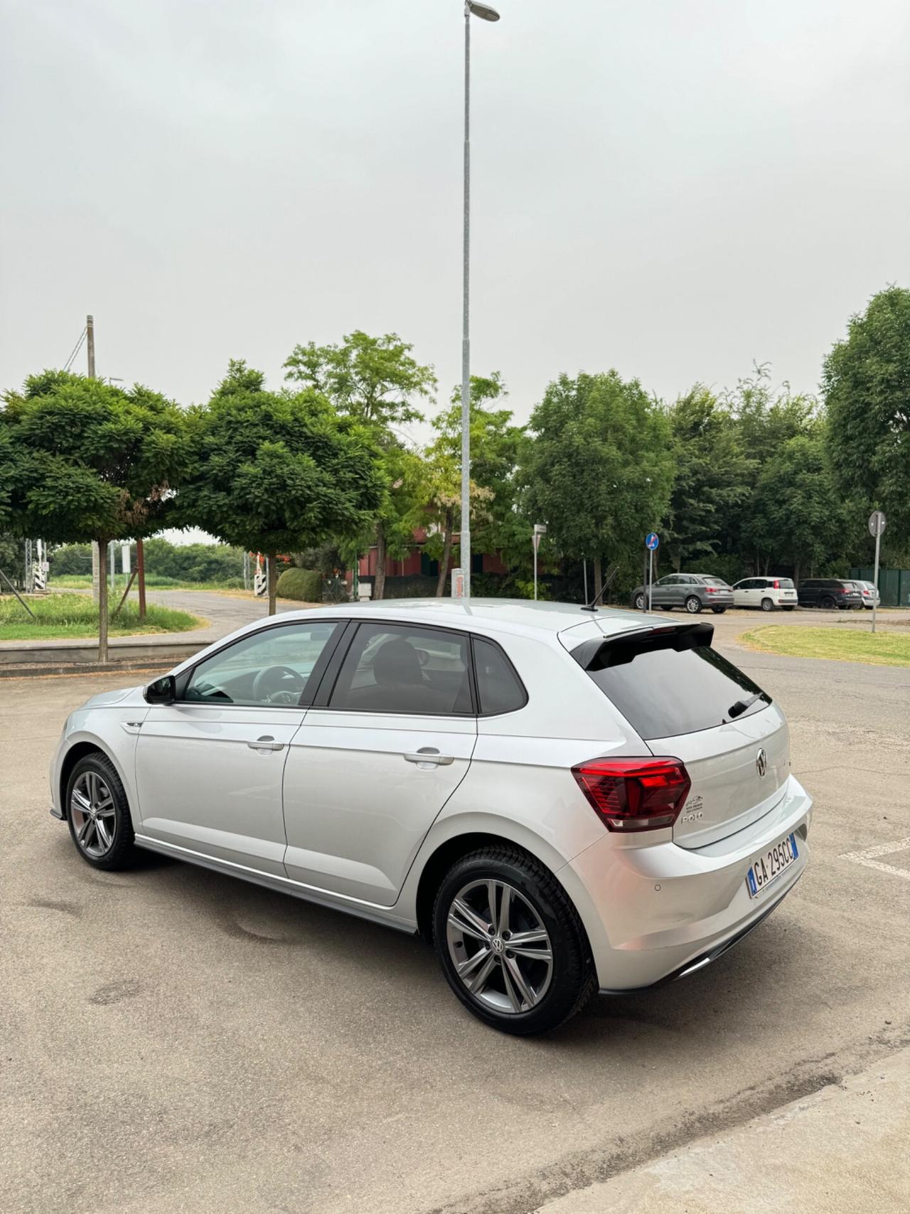 Volkswagen Polo 1.0 TGI 5p. R Line si neopatentati