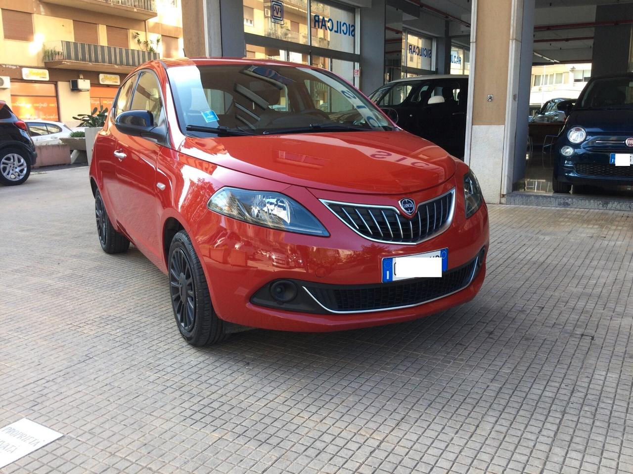 Lancia Ypsilon 1.0 FireFly 5 porte S&S Hybrid Ecochic Silver