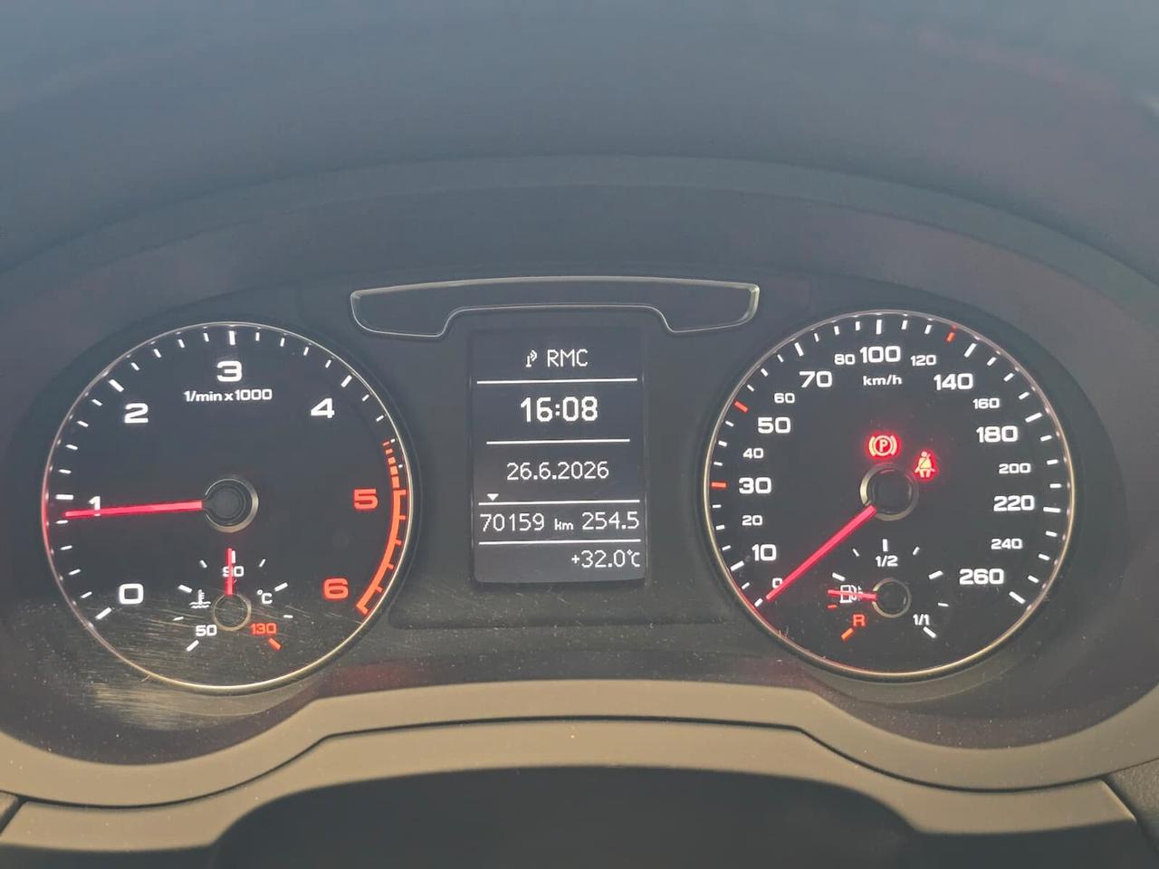 Audi Q3 2.0 TDI 120 CV Business