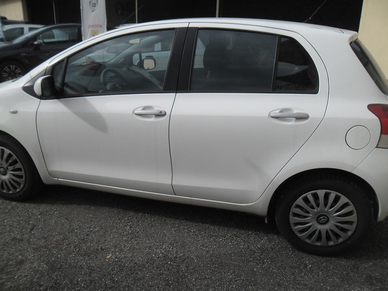 Toyota Yaris 1.0 5 porte