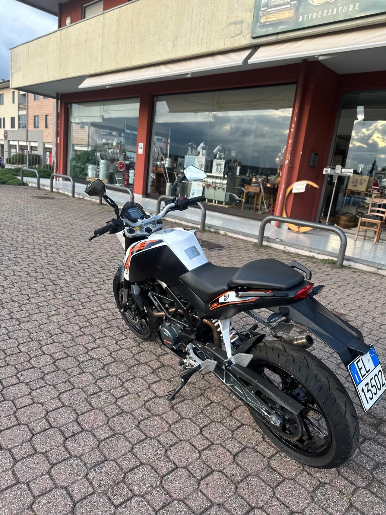 KTM 125 DUKE 2018 CON SOLO 17.000 PERFETTO