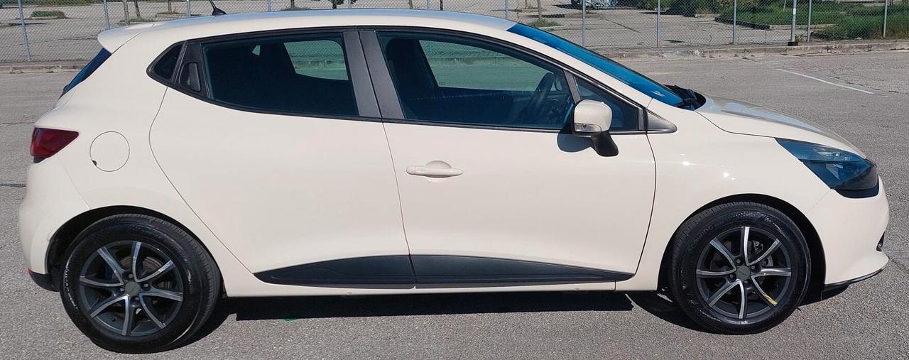 RENAULT CLIO - PARI AL NUOVO -1.5 DIESEL- EURO 6 B