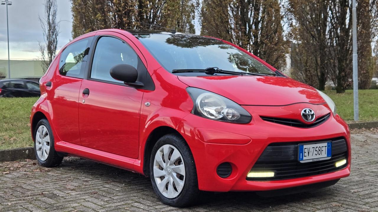 Toyota Aygo 1.0 VVT-i 69 CV 5 porte x-cite