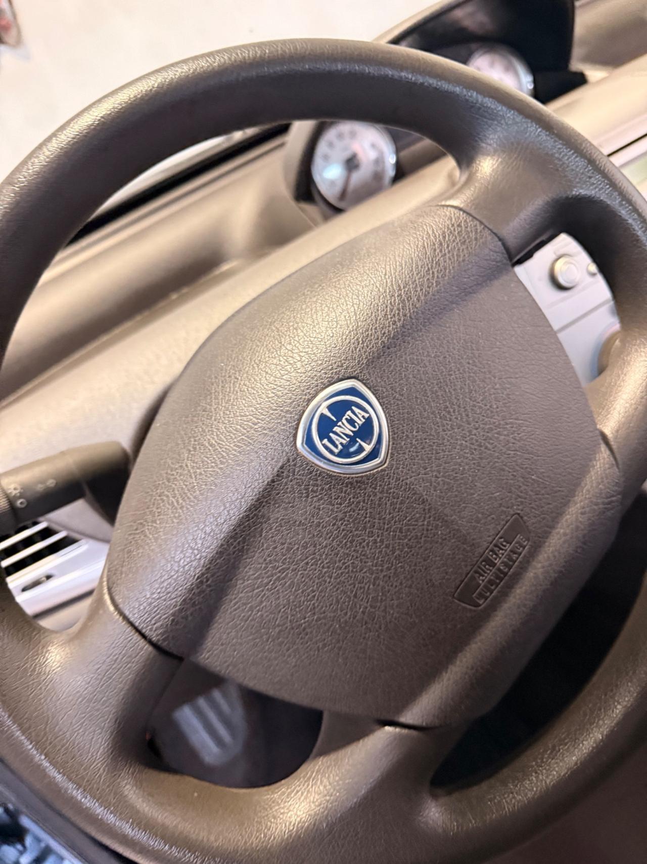 Lancia Ypsilon 1.4 Argento