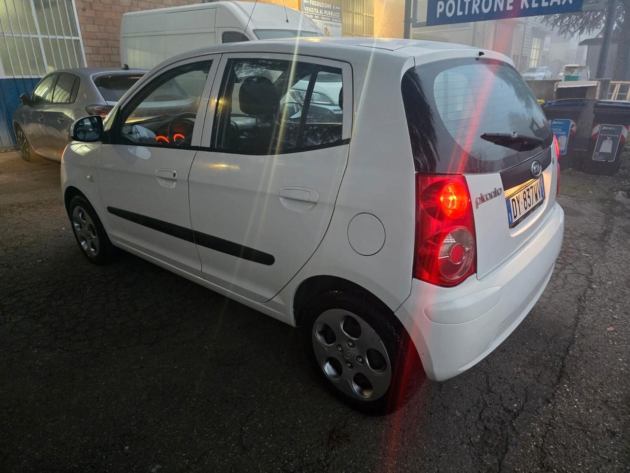 Kia Picanto 1.0 12V Town Bi-Fuel rate 99,00