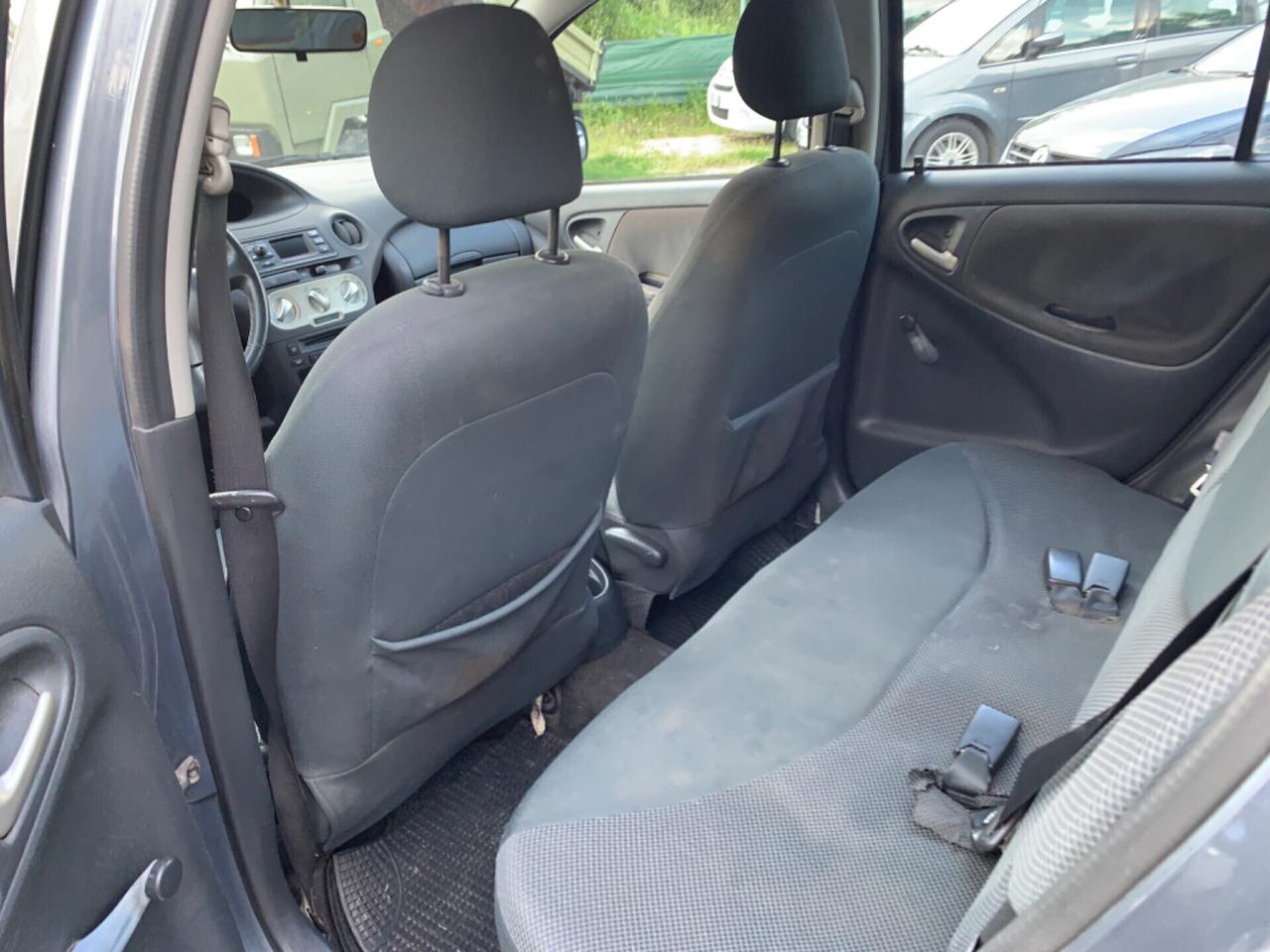 Toyota Yaris 1.0i 16V cat 5 porte