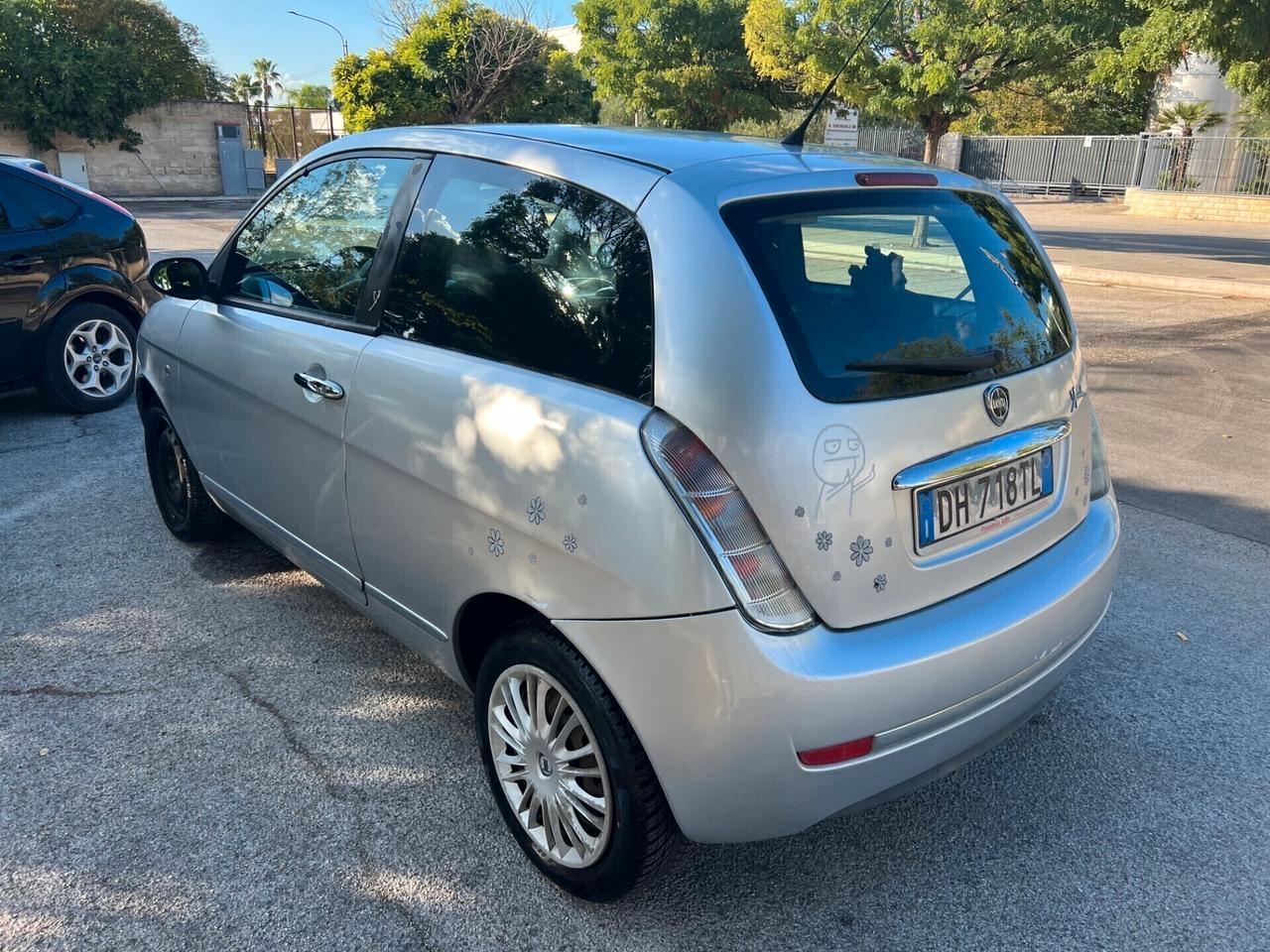 Lancia Ypsilon 1.3 MJT 75 CV Oro Giallo
