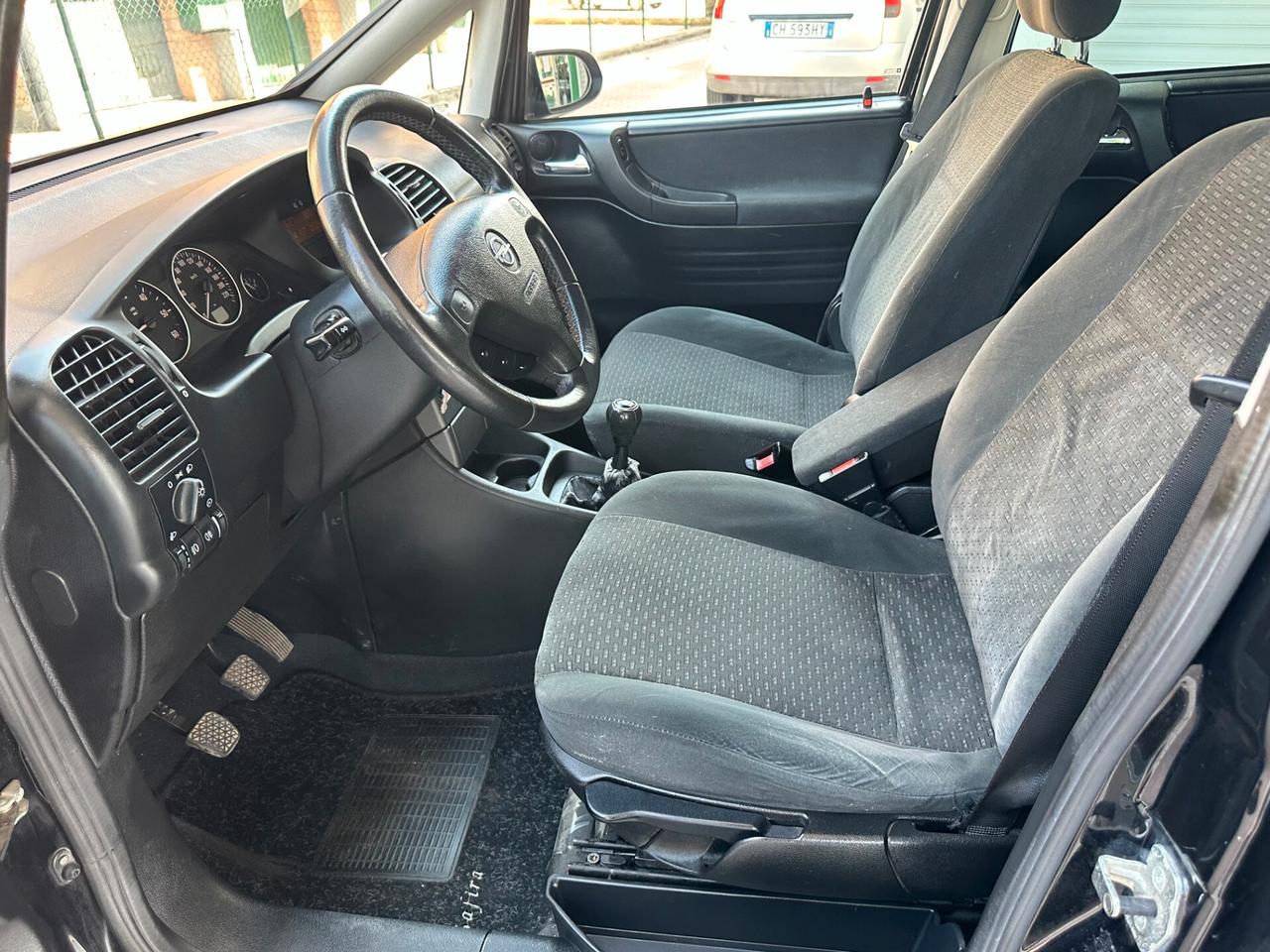 Opel Zafira 2.0 DTI 7 POSTI (12 RATE)