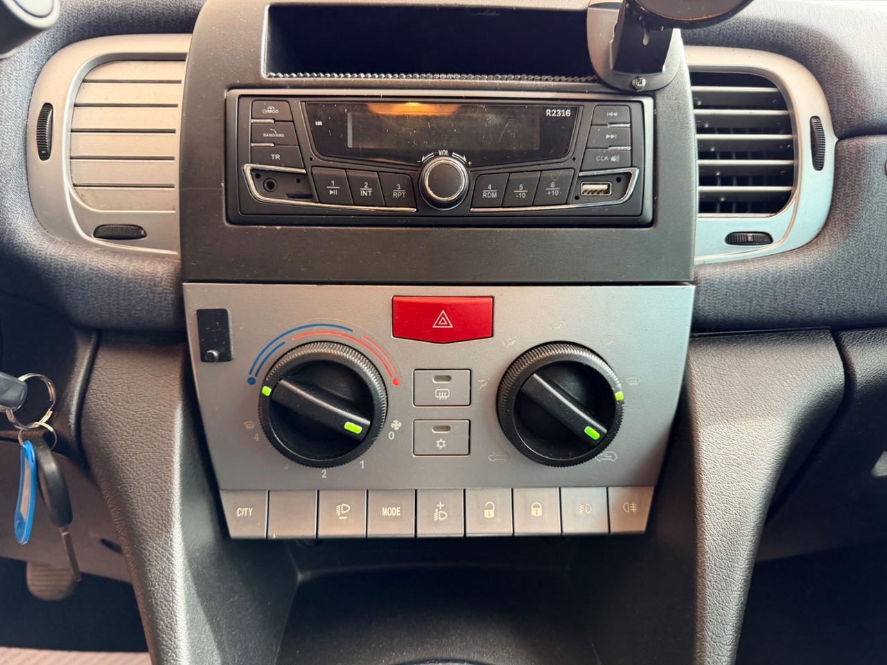 Lancia Ypsilon 1.3Mjt 75cv Neopatentati