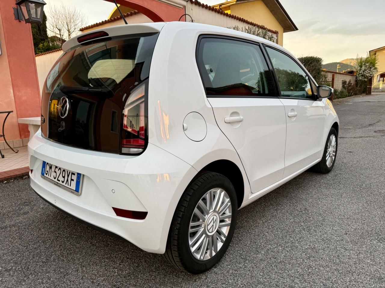 Volkswagen up! 1.0 5p. EVO sport 2000 KM
