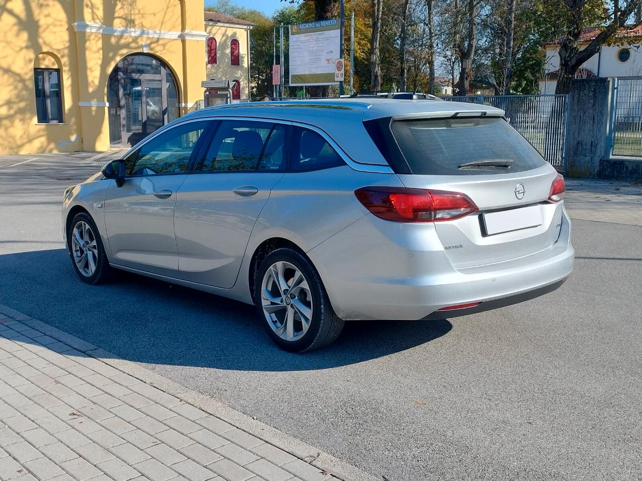 Opel Astra 1.6CDTi 110cv Sports Tourer