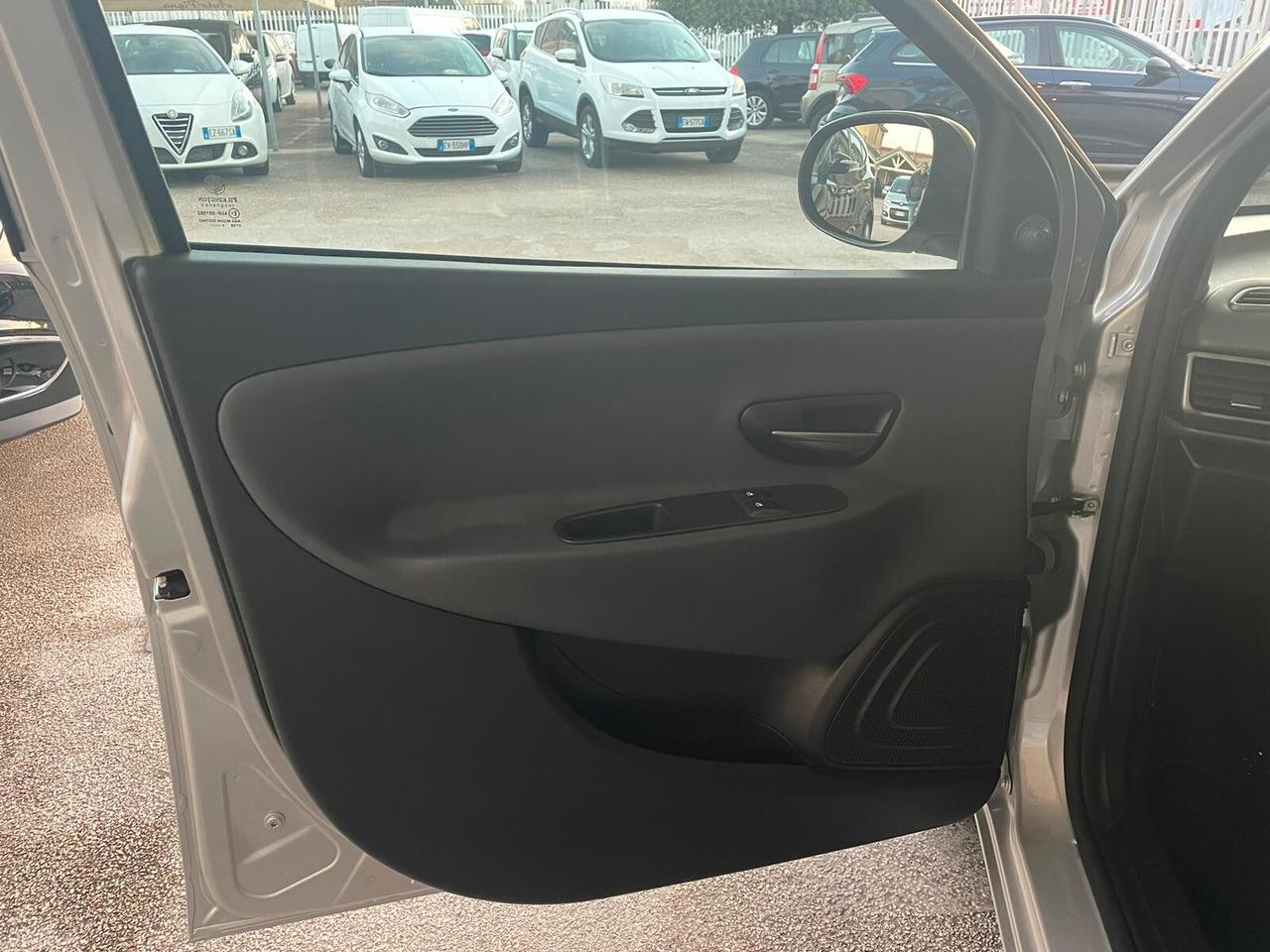 Lancia Ypsilon 1.2 69 CV 5 porte GPL Ecochic Gold