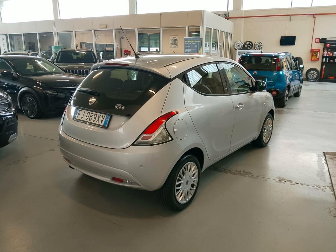 Lancia Ypsilon 1.2 69 CV 5 porte Gold