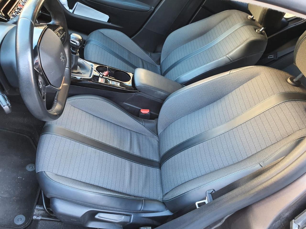 Peugeot 208 1.2 100cv/LED/NAVI/RETROCAMERA/ETC