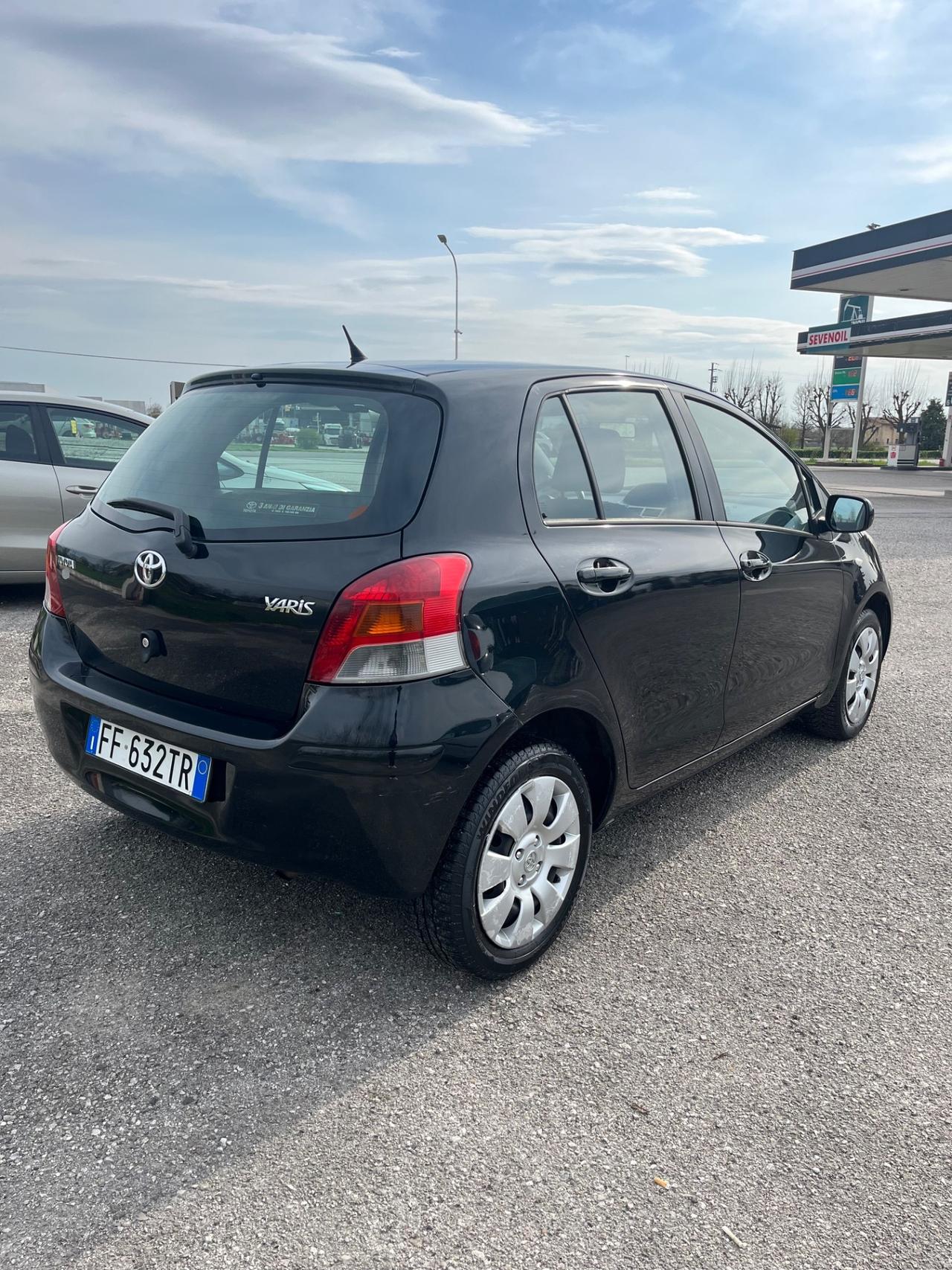 Toyota Yaris 1.0 5 porte