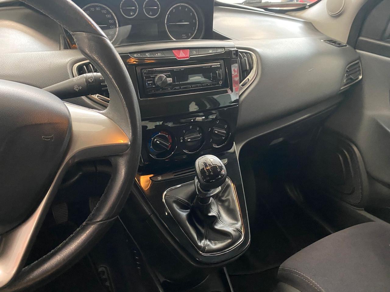 Lancia Ypsilon 1.2 69 CV 5 porte S&S Silver