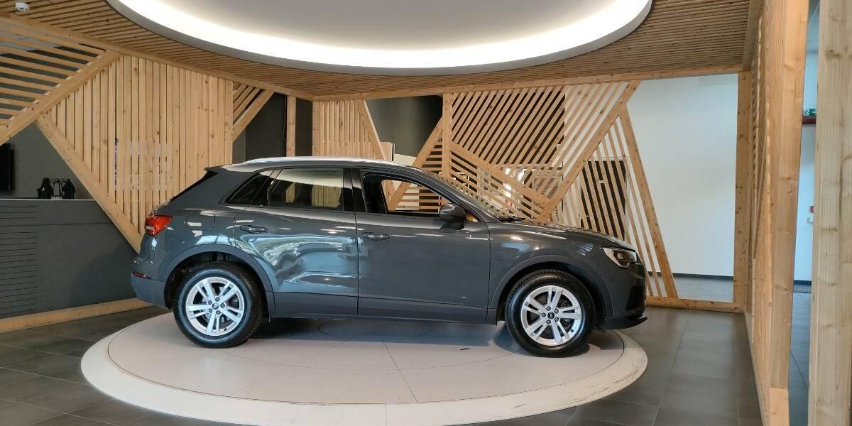 Audi Q3 35 2.0 tdi Business s-tronic