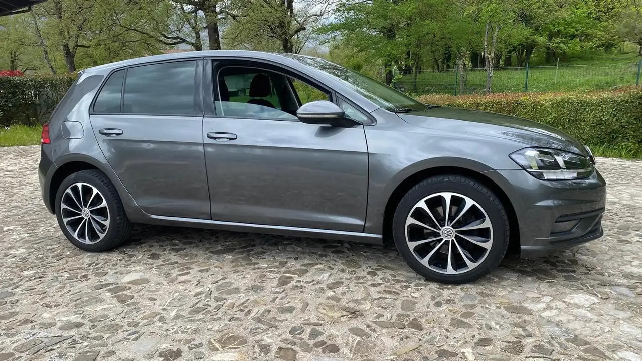 VOLKSWAGEN GOLF