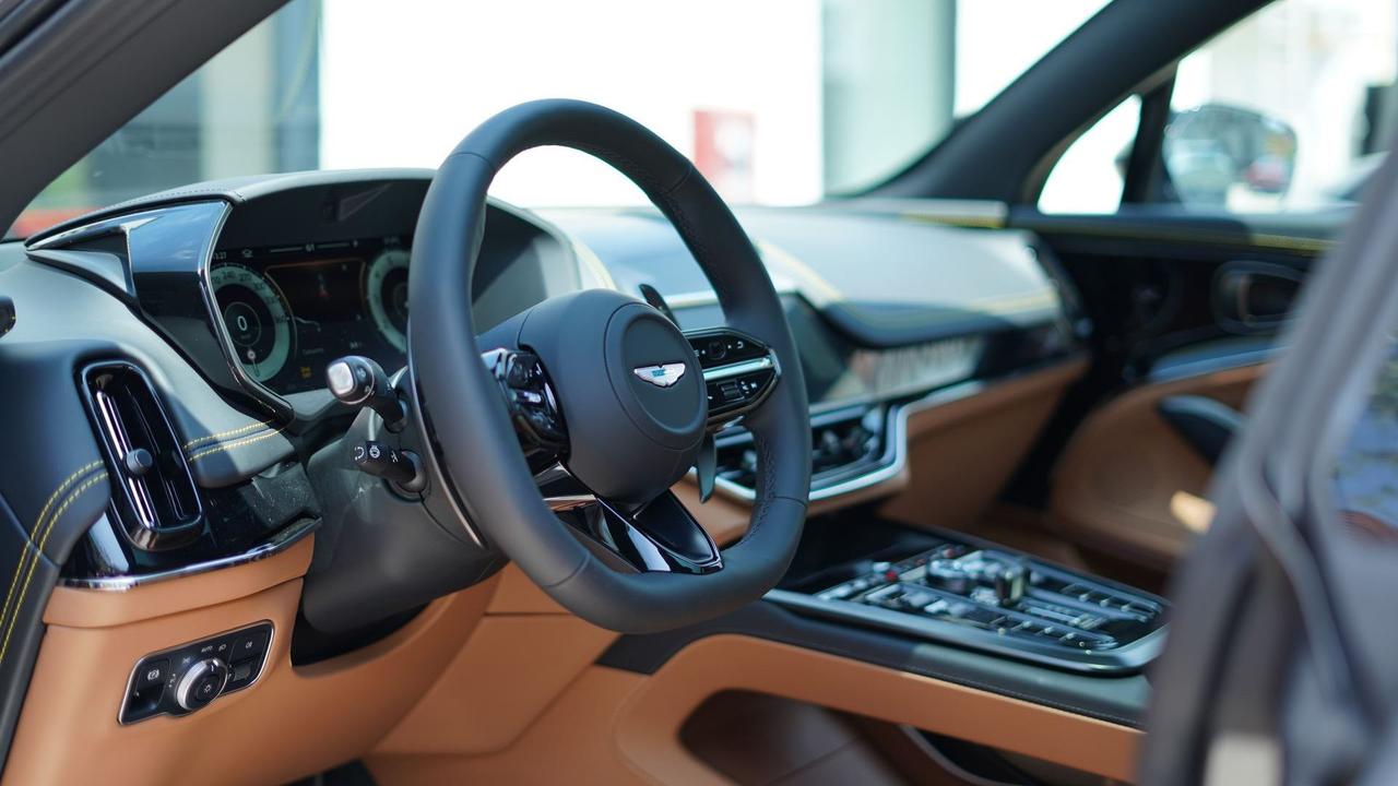 ASTON MARTIN DBX707 4.0