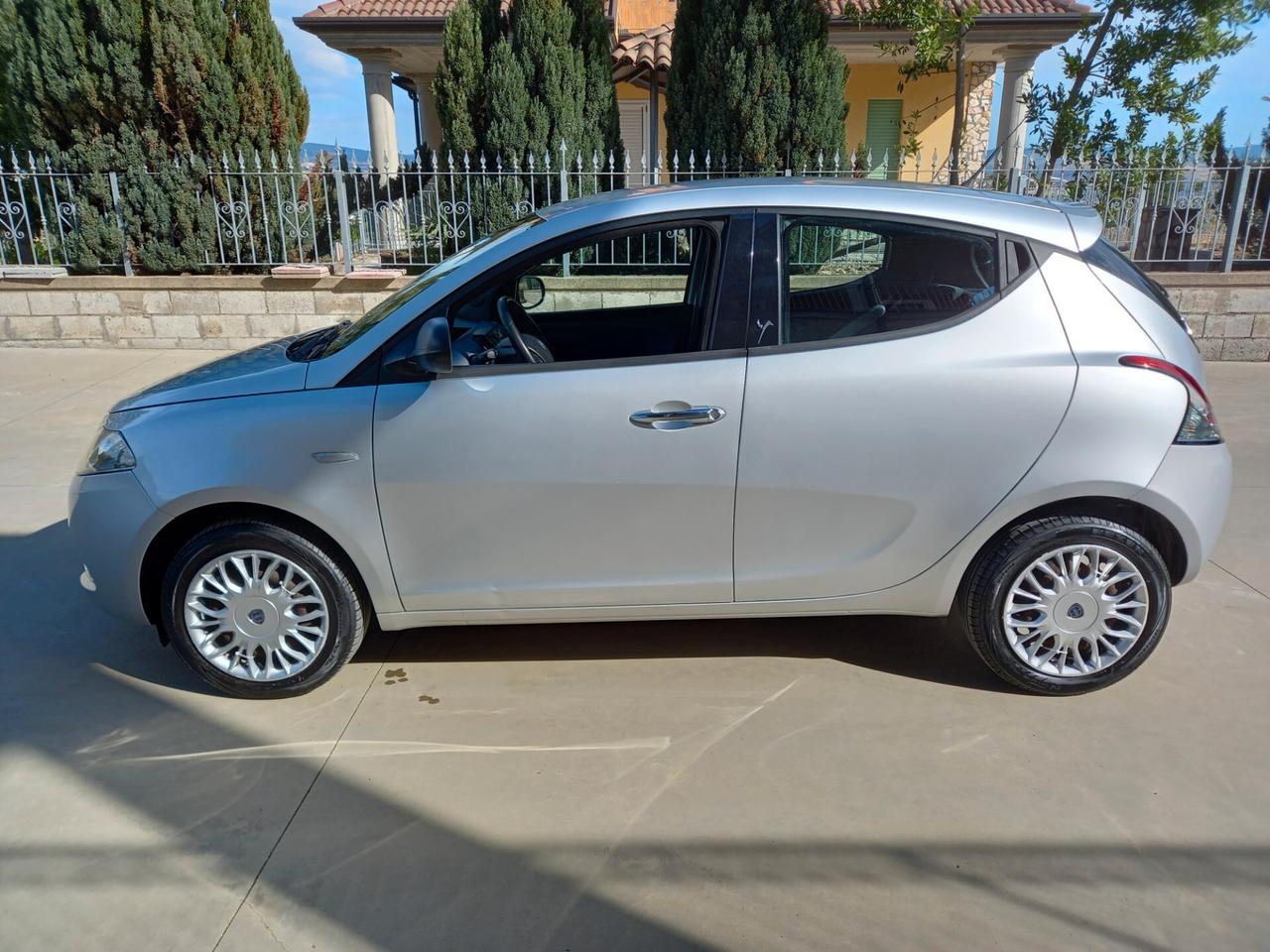 Lancia Ypsilon 1.2 69 CV 5 porte Gold