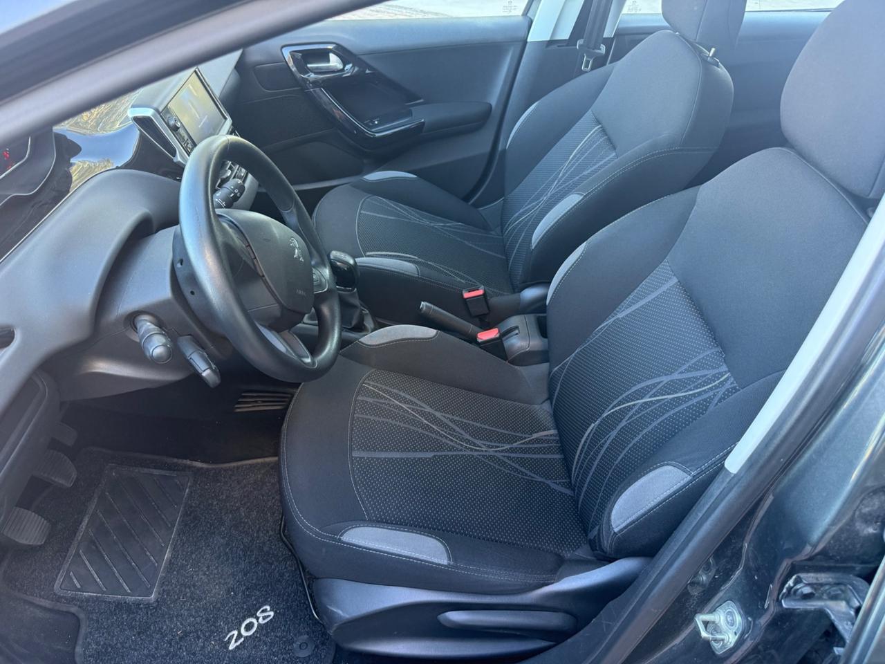 Peugeot 208 1.4 HDi 68 CV 5 porte Allure
