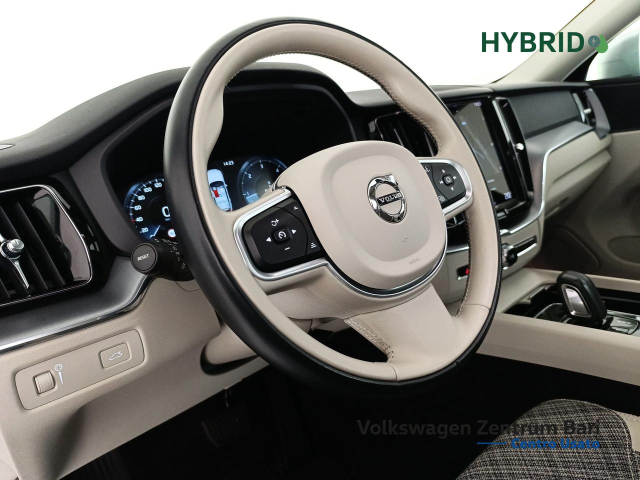 Volvo XC60 2.0 b4 momentum pro auto