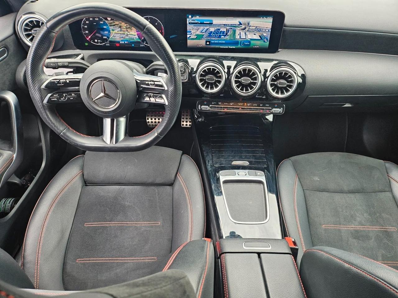 Mercedes-benz A 200 200d AMG*PACCHETTO NIGHT*MBUX*NAVIGATORE*TELECAMERA*LED*PDC