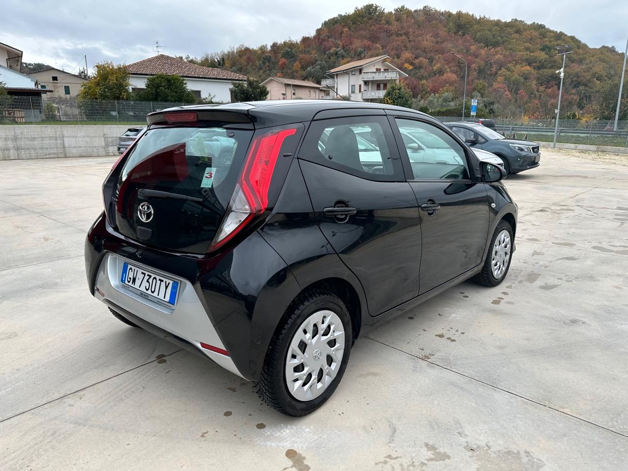 Toyota Aygo Connect 1.0 VVT-i 72 CV 5 porte x-play