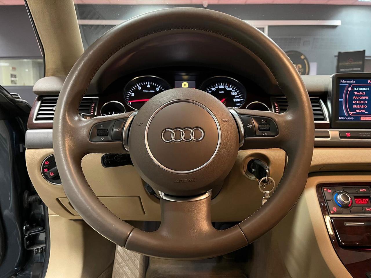 Audi A8 L 4.2 V8 FSI quattro tiptronic