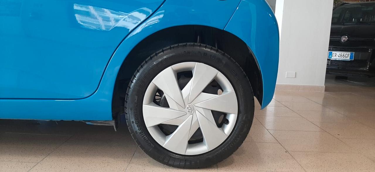 Toyota Aygo 1.0 VVT-i 69 CV 5 porte x-business