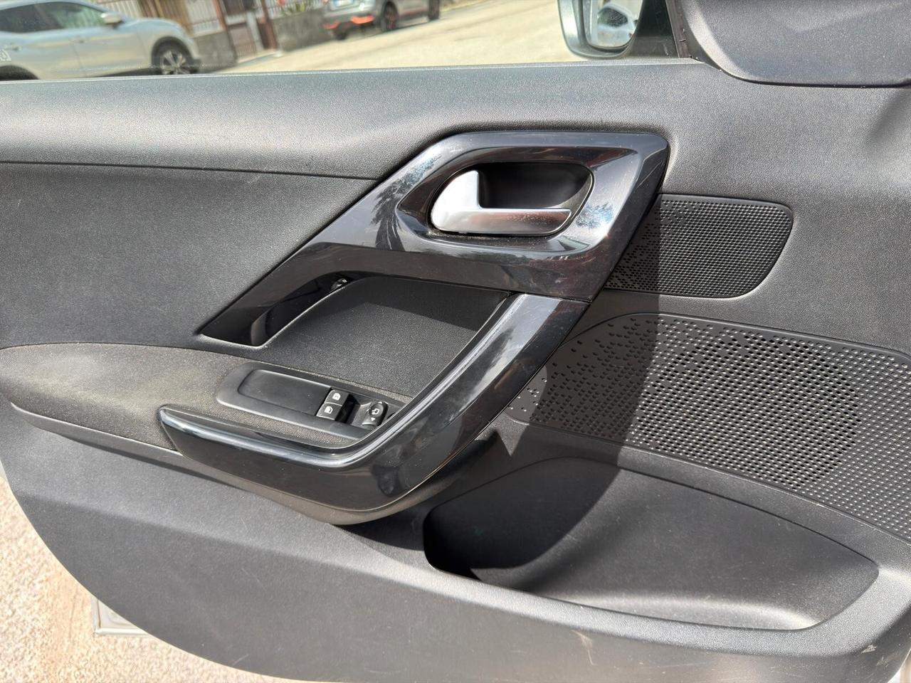 Peugeot 208 PureTech 82 5p. GPL Active
