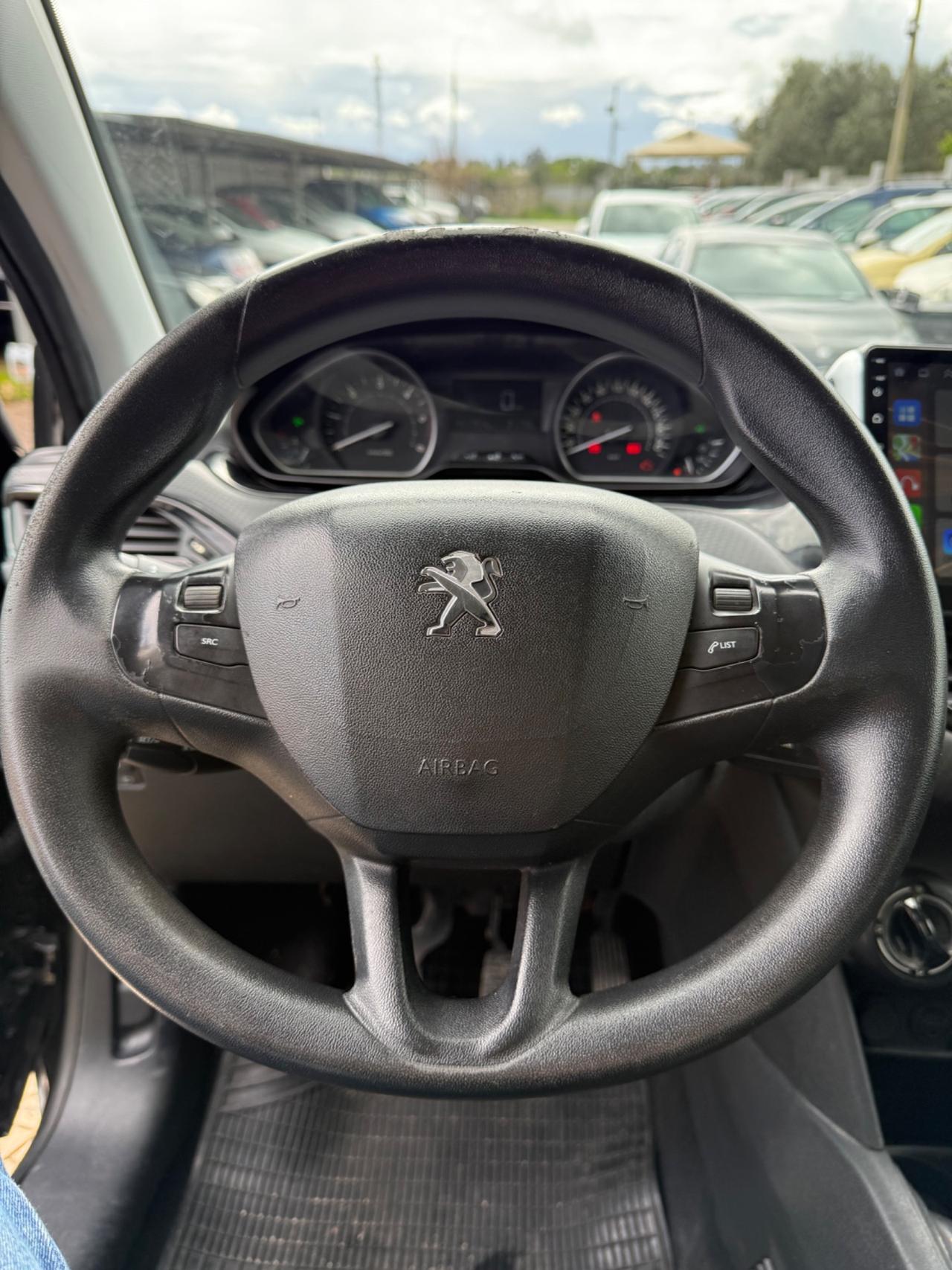 Peugeot 208 1.4 HDi 68 CV 5 porte