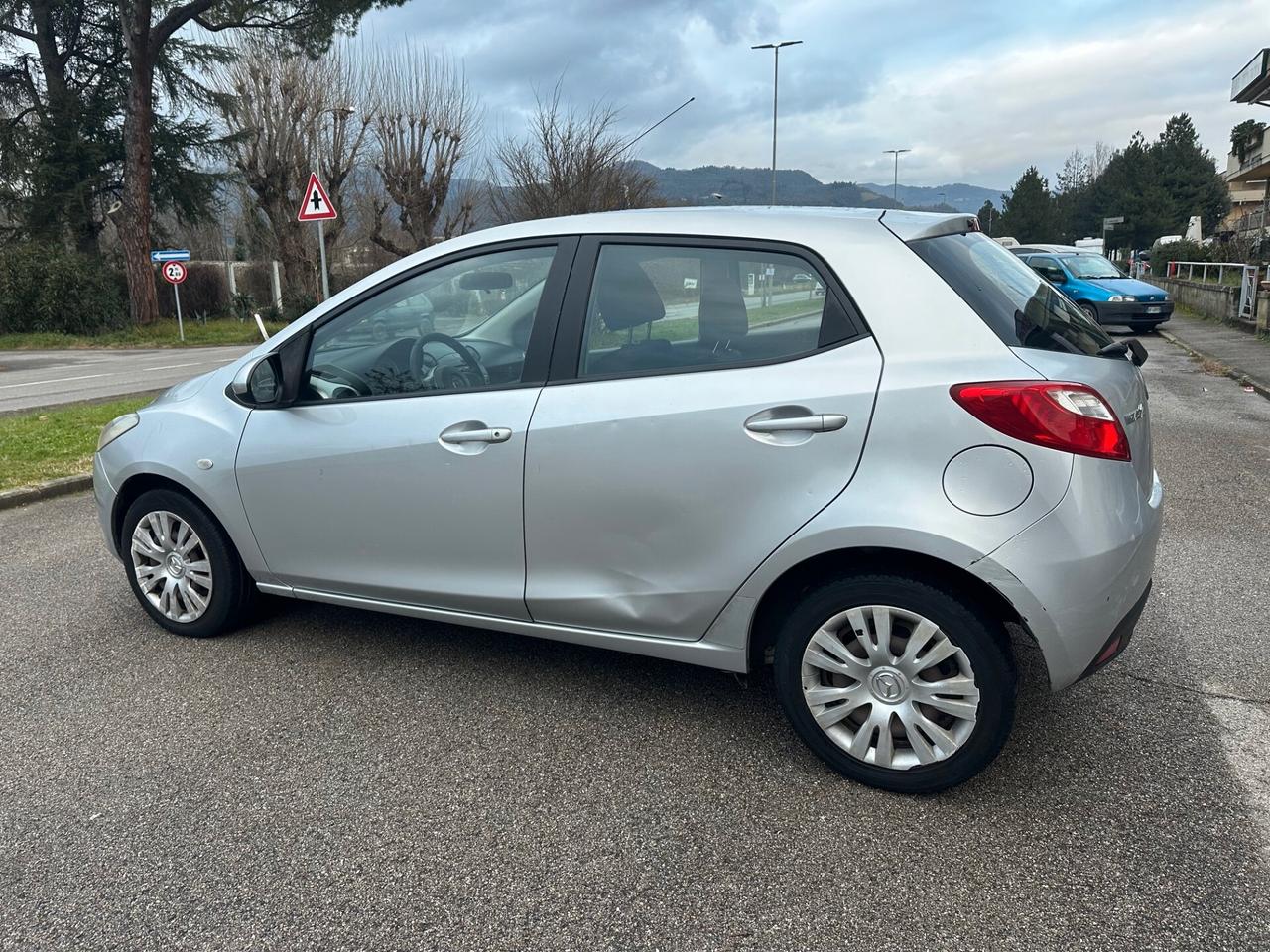 Mazda 2 1.4 TD 68CV 5p. Fun ok neo patentati