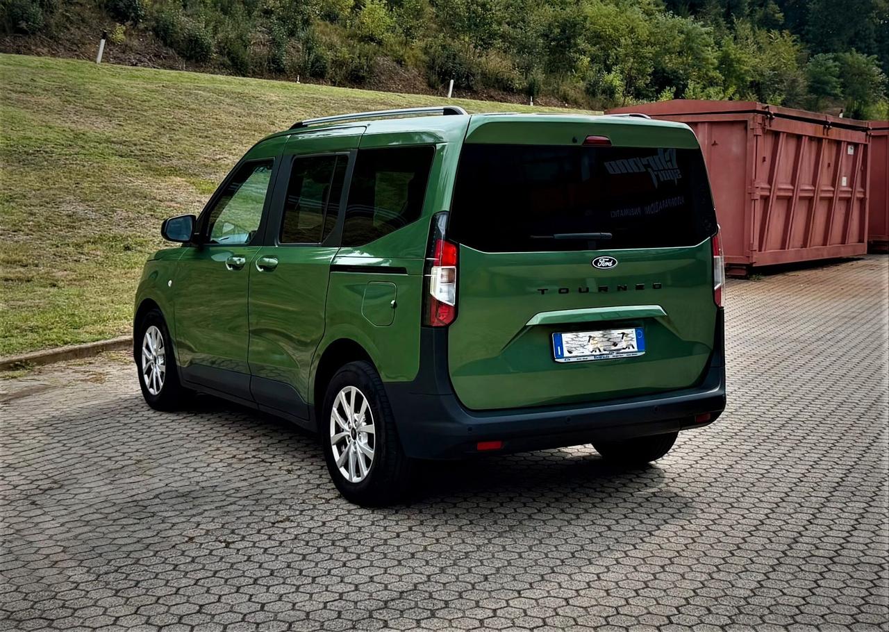 Ford Tourneo Courier 1.0 EcoBoost Titanium